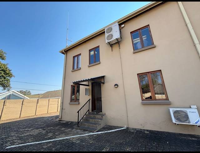 76M² BUSINESS TO LET IN CLUBVIEW